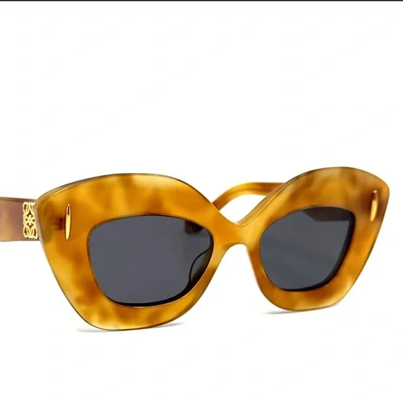 Loewe Tortoise Shell Butterfly Sunglasses display picture 1